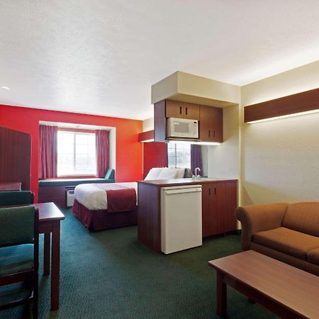 Microtel Inn & Suites By Wyndham Brandon Exterior photo